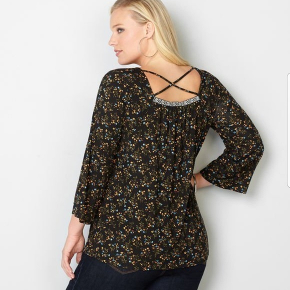 Avenue Tops - Avenue || 14/16 Plus Criss cross floral Top